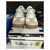 DV womens sneaker size 7