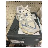 NB sneaker M10.5W12- USED
