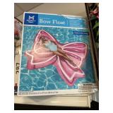 Inflatable bow float