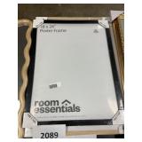 Room Essentials 18inx24in poster frame