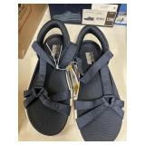 Skechers sandals size 8
