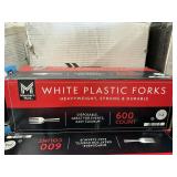 600 ct White plastic forks