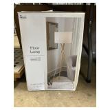 Threshold floor lamp