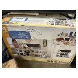 Classic mansion dollhouse