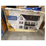 Classic mansion dollhouse