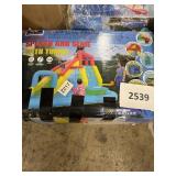 Splash & slide w/ tunnel