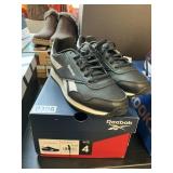 Reebok kids royal CL jog 3.0 size 4