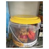 Winnie the Pooh 5-pc bath  squirter bucket set