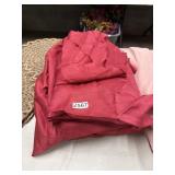 Round red table cloths 7ct