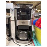 Gevi coffe pot & grinder- used