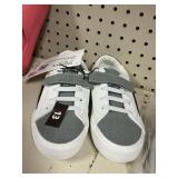 Kids play shoe size 13