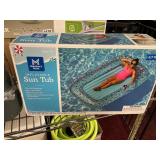 Inflatable sun tub
