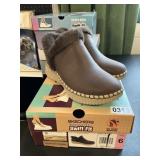 Skechers swift fit boot size 6