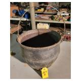 Footed Cast Iron Pot 10"