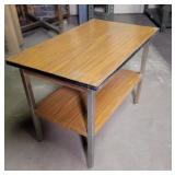 Table 21"T 29.5"W 17.5"D