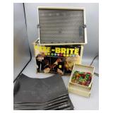 G VINTAGE LIGHT-BRITE WITH PAPERS & PEGS - TESTED