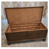 Cedar Chest 48Wx21Dx20H Back leg is loose