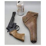 Fink 1942 Gun Holster & Toy Gun