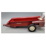 ERTL International Manure Spreader