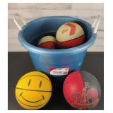 19 Gallon Tub & 5 Basketballs