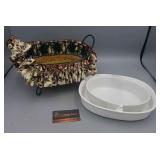 PAIR OF CORNINGWARE CASSEROLE DISHES & SERVING PAIR OF CORNINGWARE CASSEROLE DISHES & SERVING