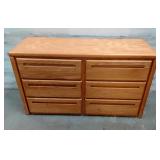 Oak 6 Drawer Dresser 48' Wide - 28' Tall 17' Deep Oak 6 Drawer Dresser 48' Wide - 28' Tall 17' Deep