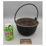 NICE CAST IRON POT WITH HANDLE NICE CAST IRON POT WITH HANDLE