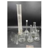 GROUP OF GLASS BEAKERS GROUP OF GLASS BEAKERS