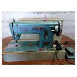 Antique American Beauty Sewing Machine 105 DeLuxe Antique American Beauty Sewing Machine 105 DeLuxe