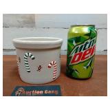 Roseville Ohio Christmas Crock R.R.P. USA 1 PT Roseville Ohio Christmas Crock R.R.P. USA 1 PT