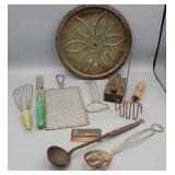 VINTAGE GROUP OF KITCHEN UTENSILS VINTAGE GROUP OF KITCHEN UTENSILS