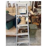 Aluminum Stepladder