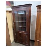 Henkel- Harris Lighted Corner Cabinet