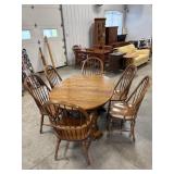 Table w/ 6 Chairs and 2 Leaves