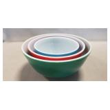 Vintage Pyrex Three Bowl Nesting Set
