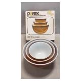 Vintage Pyrex Three Bowl Nesting Set w/ Original