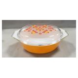 (1) Vintage Pyrex 1.5 Quart Casserole Dish w/