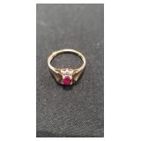 (1) 10K Gold Ladies Ring (UNVERIFIED)