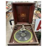 Early 1900ï¿½s RCA Victrola Phonograph, Record