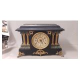 (1) Vintage Seth Thomas Mantle Clock w/ Key