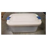 (1) Rubbermaid Plastic Storage Container w/ Lid