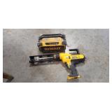 (1) DeWALT 20V Cordless Adhesive Gun (No Battery