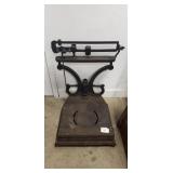 Antique Platform Scale (22"ï¿½22"ï¿½25")