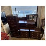 (5) Piece Pennsylvania House Bedroom Suite
