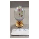 (1) Vintage Fenton Art Glass Egg