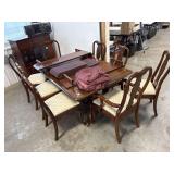 Pennsylvania House Table, 8 Chairs, 4 Leaves