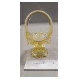 (1) Vintage Fenton Art Glass Basket