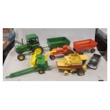 Tray Lot Of Assorted ERTL Toys (Review Photos)