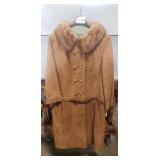 (1) Ladies Suede Coat w/ Fur Collar (Size