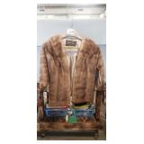 (1) Ladies Fur Stole